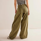 Own the streets this autumn with these high-waist baggy denim jeans for women—stylish streetwear with ultimate comfort! -