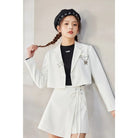 Make a statement with these loose-fit blazers for women featuring trendy chain designs—fashion-forward and effortlessly chic! -