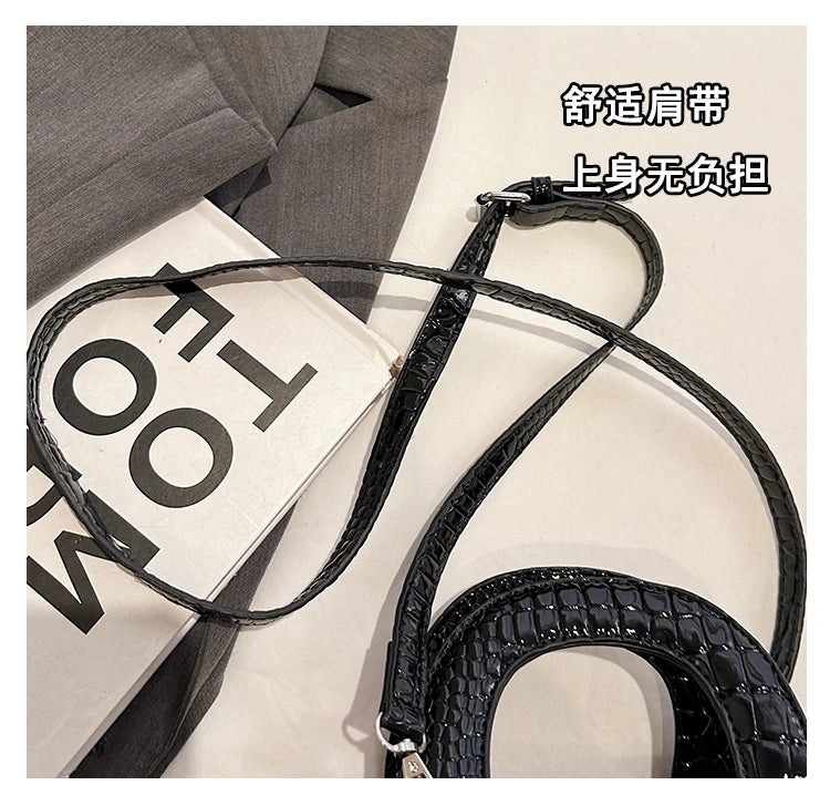Make a style statement with this fashionable business tote bag designed for women. Featuring a touch of luxury, this bag is the perfect accessory to complement your professional look while adding a touch of elegance and sophistication. -