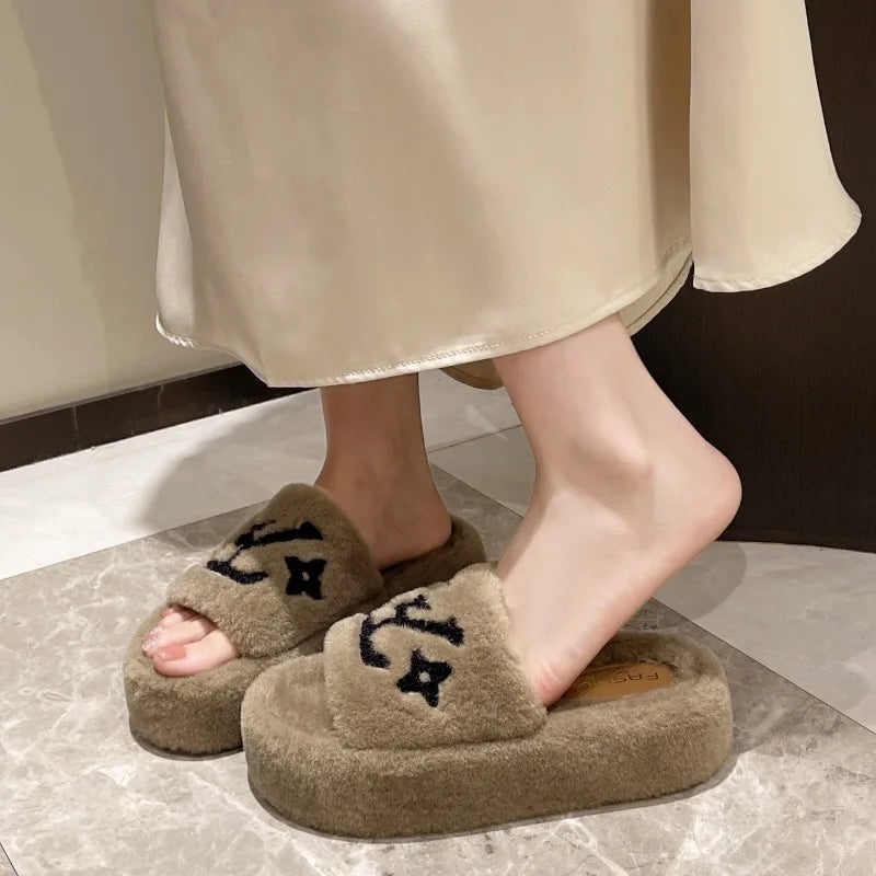 Women's Slippers (Fur) -