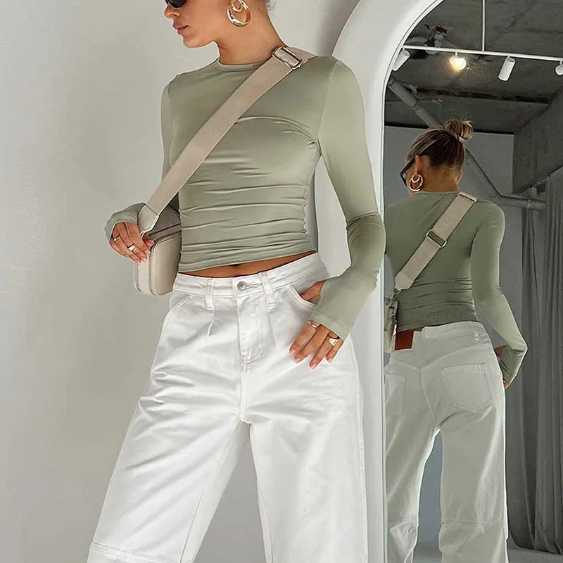 Upgrade your casual look with this fashionable women's long sleeve crew neck t-shirt—a versatile and stylish addition to your wardrobe! -