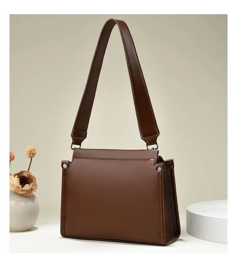 Elevate your style with this luxury designer crossbody bag for women, featuring a fashionable and chic color. Perfect for adding a touch of sophistication to your ensemble! -