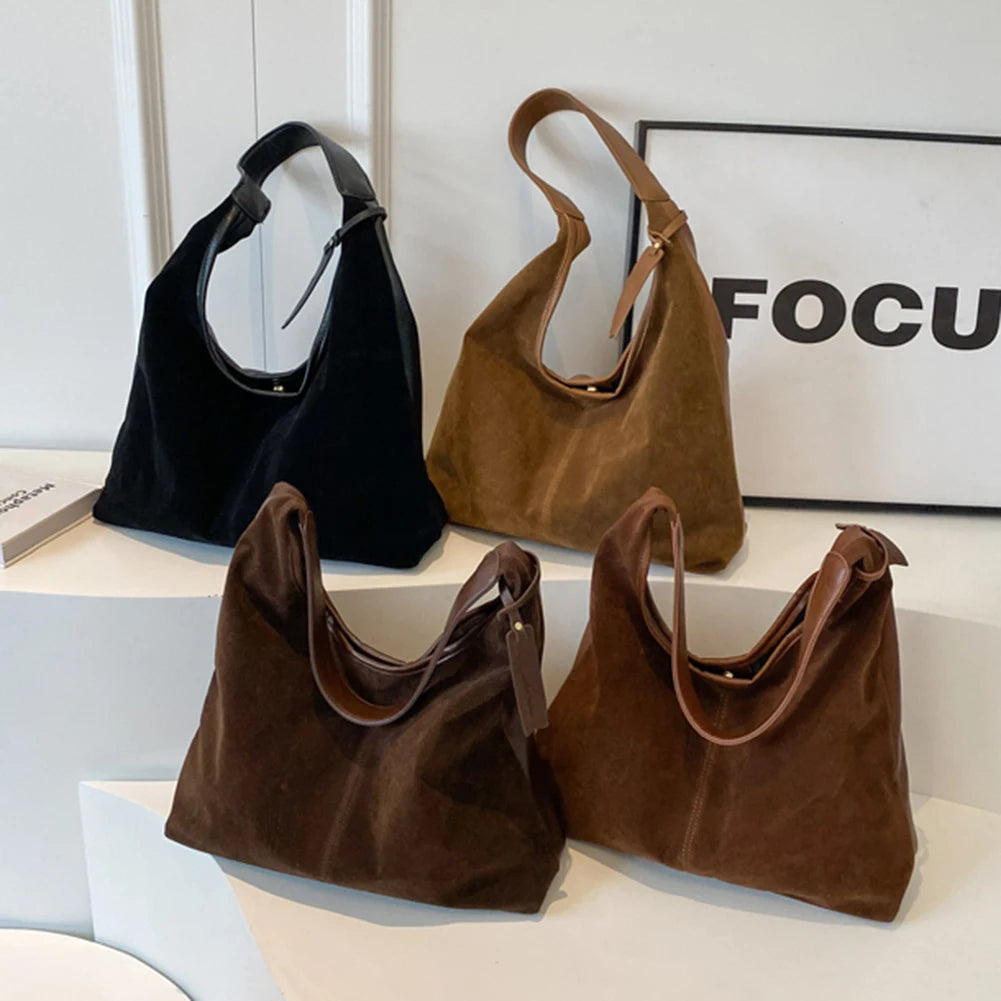 Elevate your style with this vintage shoulder bag, featuring a solid color design and large capacity. Perfect for the autumn-winter season, this handbag offers both fashion and functionality for your everyday essentials. -