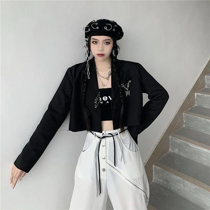Make a statement with these loose-fit blazers for women featuring trendy chain designs—fashion-forward and effortlessly chic! -