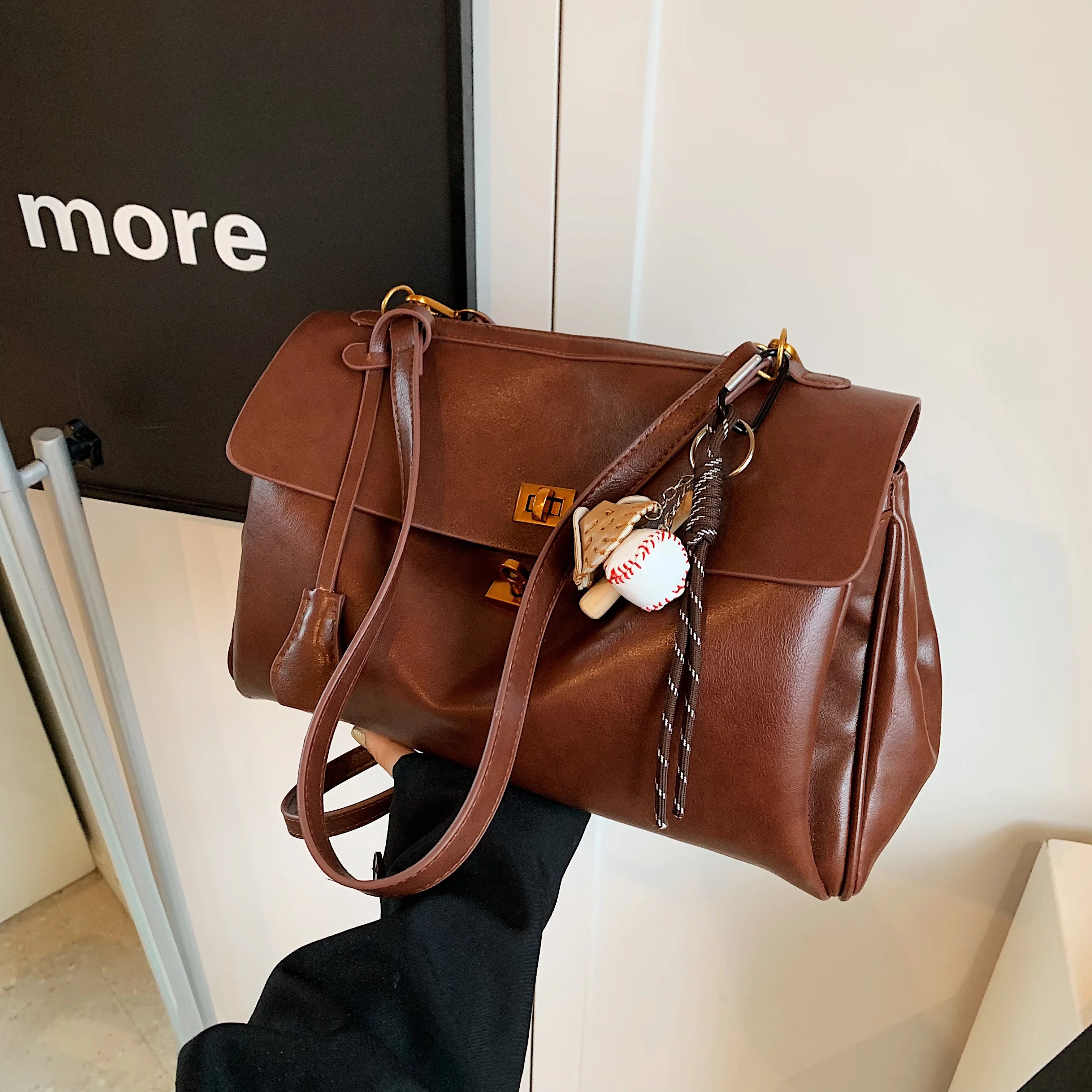Carry your essentials in style with this high-grade under the armpit tote bag, perfect for commuting to work. -