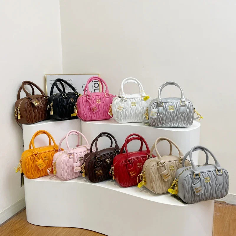 Stay stylish and organized with this new women's small square bag. With a versatile design that allows for multiple carrying options, this crossbody tote is perfect for daily use, providing both fashion and functionality in one chic accessory. -