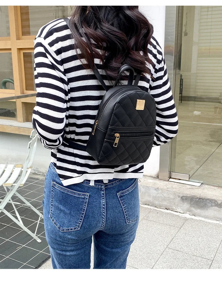 Carry your essentials in style with this fashionable women's bag. Featuring double pockets and embroidered details, this small book bag is perfect for adding a trendy touch to your outfit. -