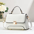 Carry all your essentials in style with this large capacity woman's handbag. Featuring both shoulder bag and crossbody options, this versatile accessory is perfect for everyday use and can accommodate your belongings with ease. -