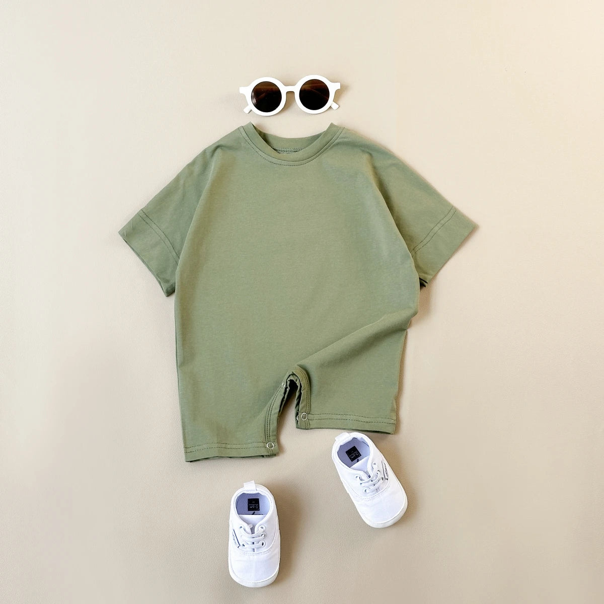 Keep your baby boy comfy and cute with this basic romper, perfect for ages 0-1 year! -