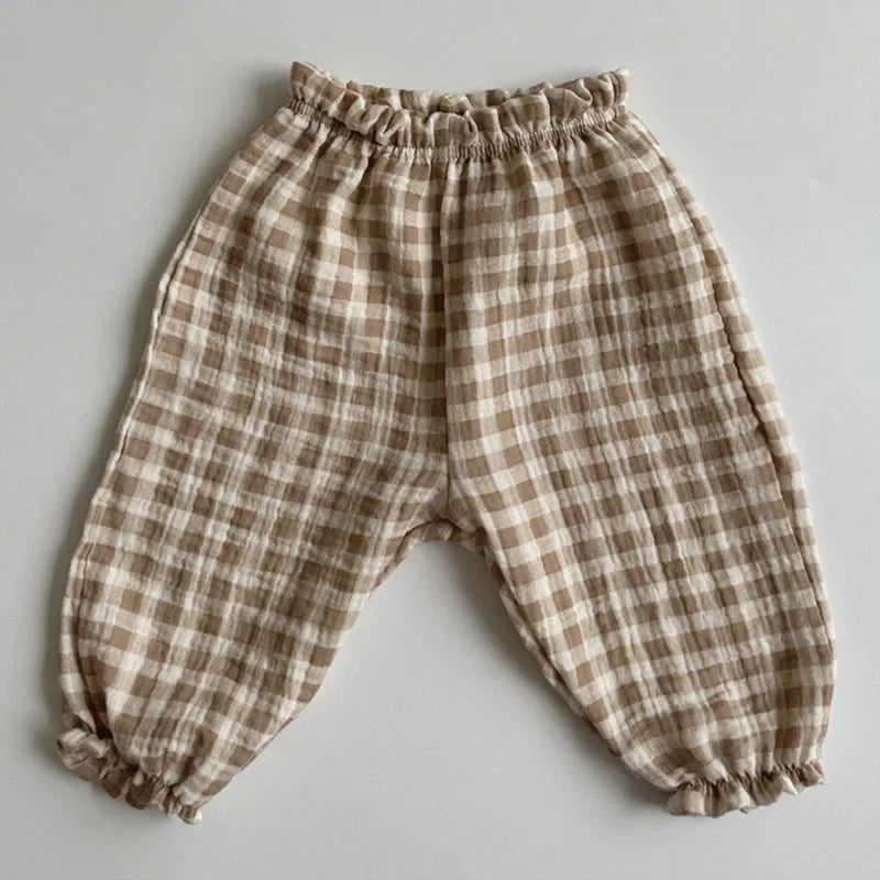 Keep your little ones comfy and cute in these organic cotton loose-fit baby pants—featuring playful tiger, bear, and floral prints perfect for boys and girls! -