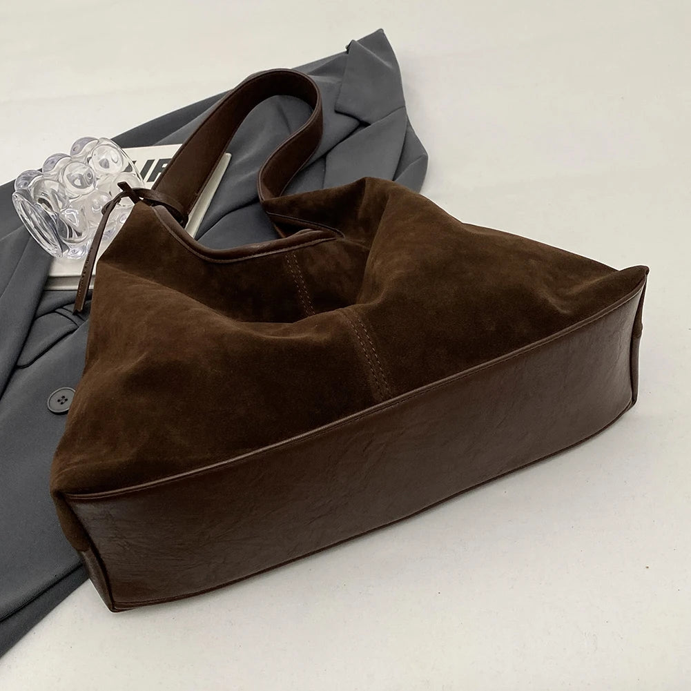 Elevate your style with this vintage shoulder bag, featuring a solid color design and large capacity. Perfect for the autumn-winter season, this handbag offers both fashion and functionality for your everyday essentials. -