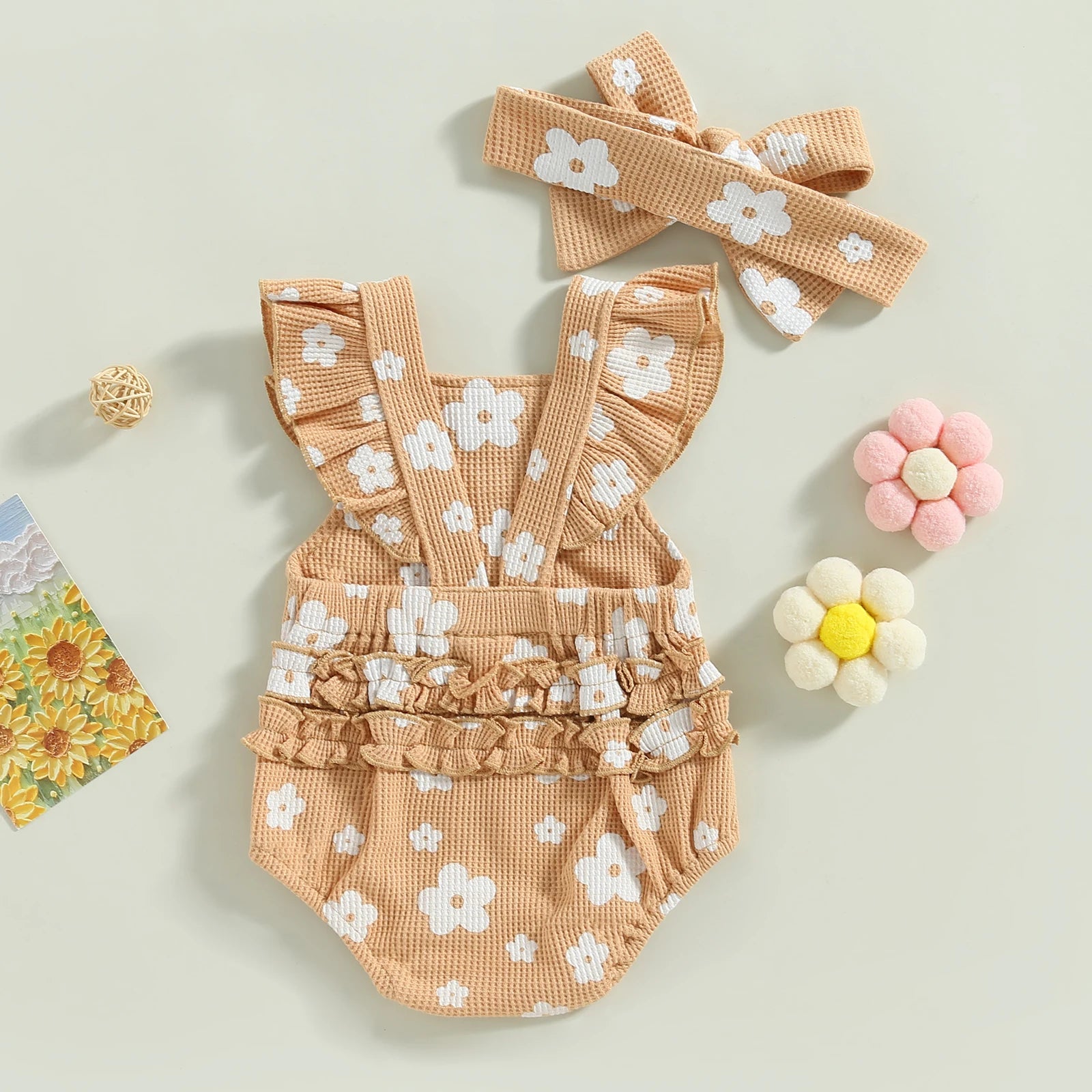 Keep your baby girl stylish and comfortable with this casual floral print suspender jumpsuit set—perfect for infants and newborns 0-18M! -