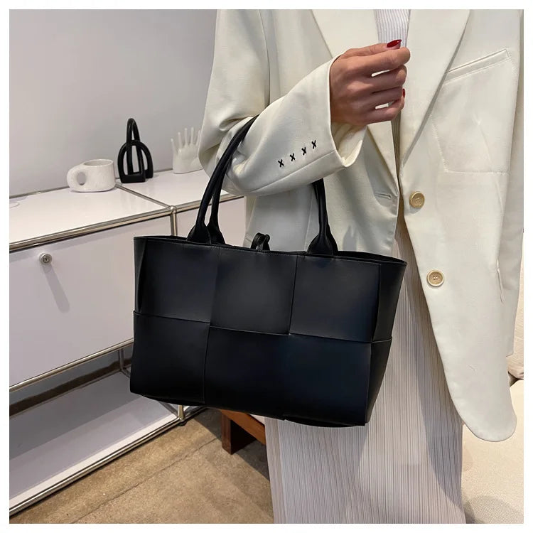 Make a fashion statement with this large capacity handbag. Crafted with stylish woven leather, this tote bag is perfect for adding a touch of elegance to your everyday outfit. -