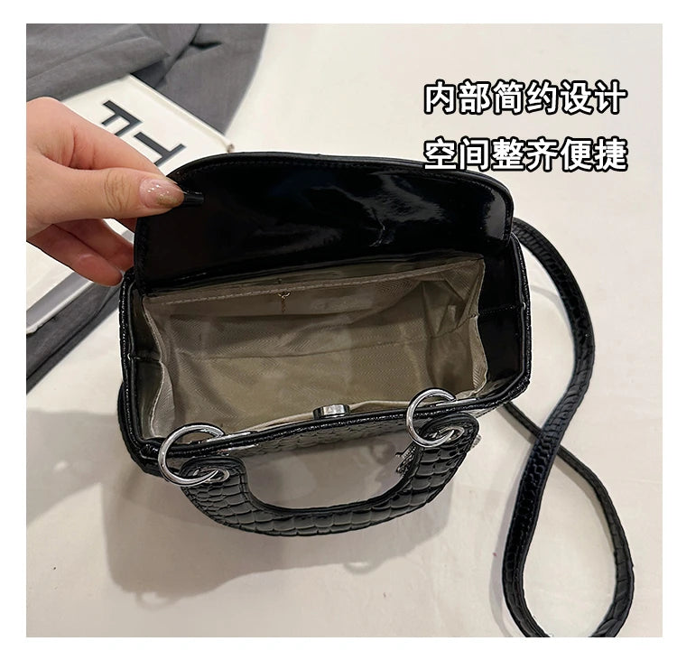 Make a style statement with this fashionable business tote bag designed for women. Featuring a touch of luxury, this bag is the perfect accessory to complement your professional look while adding a touch of elegance and sophistication. -