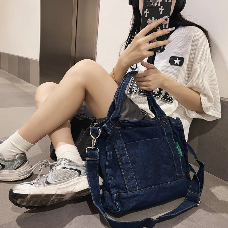 Elevate your casual look with this denim shoulder bag for women. Featuring a large design and zipper closure, this bag is perfect for shopping and everyday use, adding a touch of style to your outfit. -
