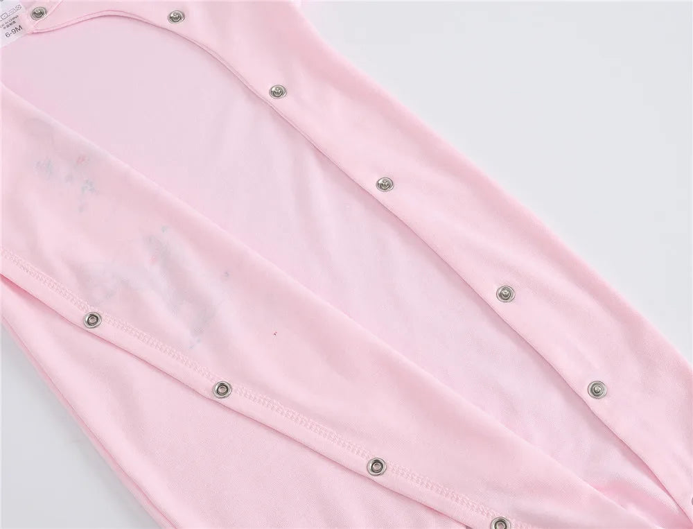 Keep your baby girl cozy this autumn with long a sleeve romper—featuring a cute rabbit design and soft cotton fabric, perfect for ages 0-12 months! -