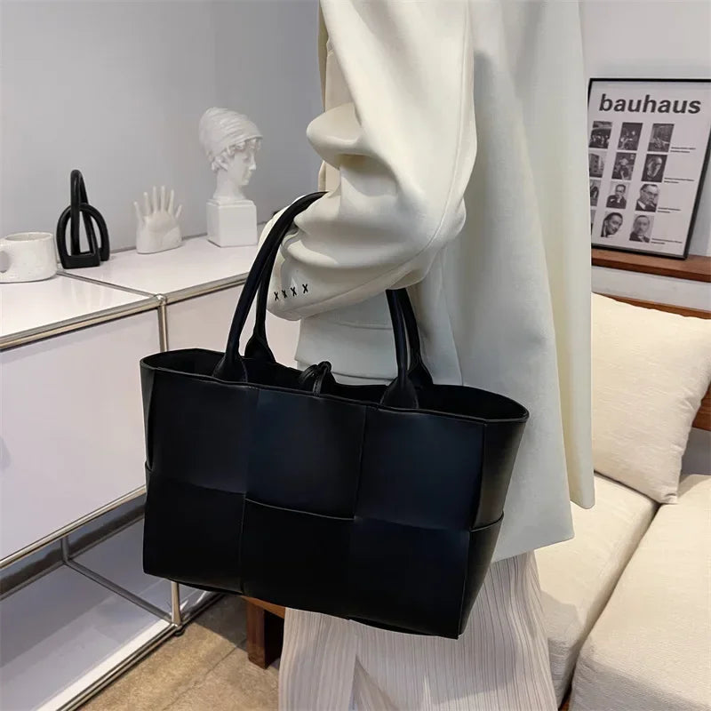 Make a fashion statement with this large capacity handbag. Crafted with stylish woven leather, this tote bag is perfect for adding a touch of elegance to your everyday outfit. -