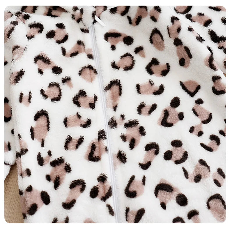Keep your little ones stylish and cozy this spring with these leopard print flannel clothes—adorable cartoon designs great for baby boys and girls aged 0-18 months! -