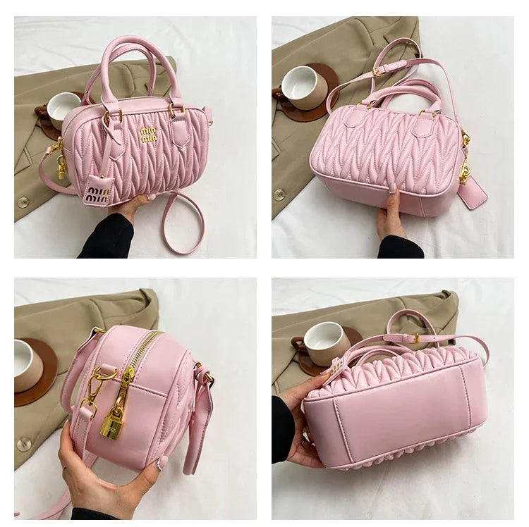 Stay stylish and organized with this new women's small square bag. With a versatile design that allows for multiple carrying options, this crossbody tote is perfect for daily use, providing both fashion and functionality in one chic accessory. -