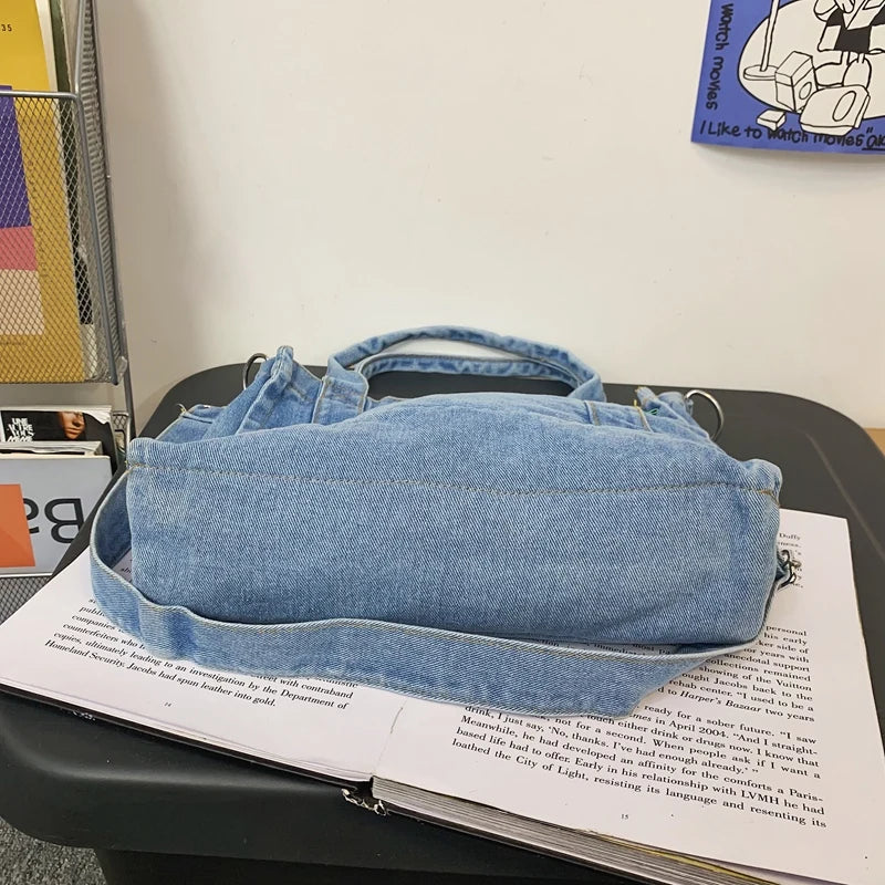 Elevate your casual look with this denim shoulder bag for women. Featuring a large design and zipper closure, this bag is perfect for shopping and everyday use, adding a touch of style to your outfit. -