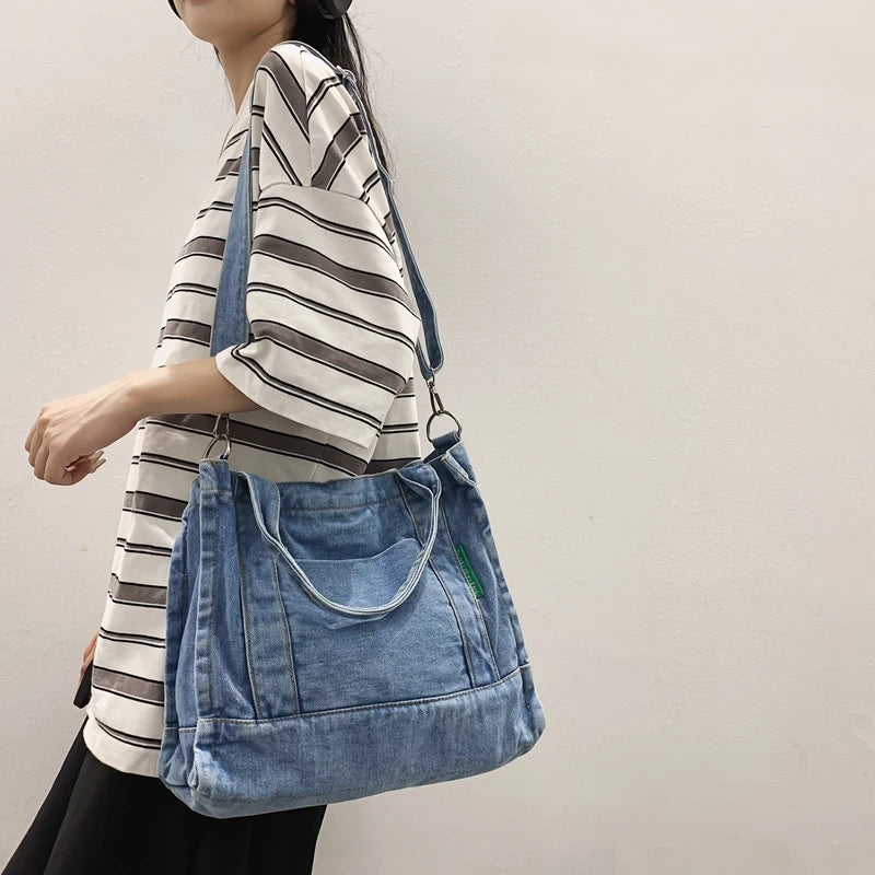Elevate your casual look with this denim shoulder bag for women. Featuring a large design and zipper closure, this bag is perfect for shopping and everyday use, adding a touch of style to your outfit. -