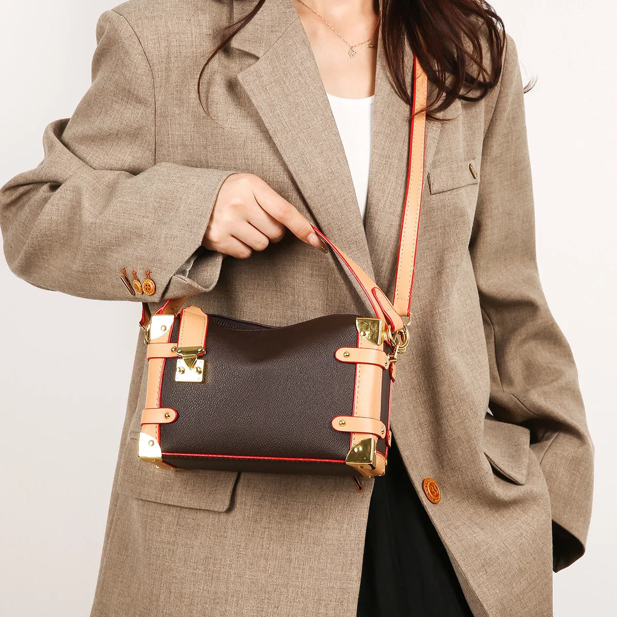 Make a statement with this luxurious and elegant box bag for women. Crafted from high-quality leather, this shoulder handbag features an elegant top-handle design, exuding sophistication and style for a classy finishing touch to your ensemble. -