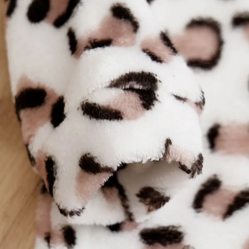 Keep your little ones stylish and cozy this spring with these leopard print flannel clothes—adorable cartoon designs great for baby boys and girls aged 0-18 months! -