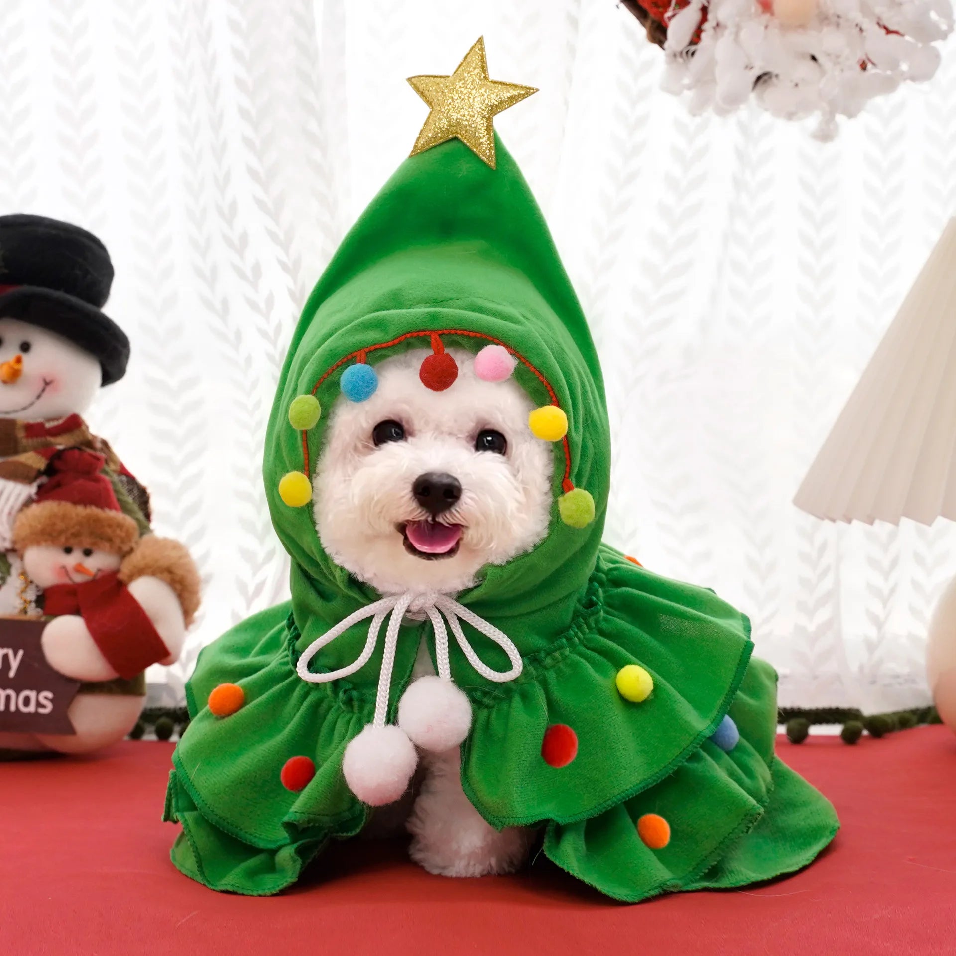 Dress your pets in festive style with this hot dog cloak or cat costume—perfect for Christmas celebrations and adding a touch of cheer to your furry friends' wardrobe! -