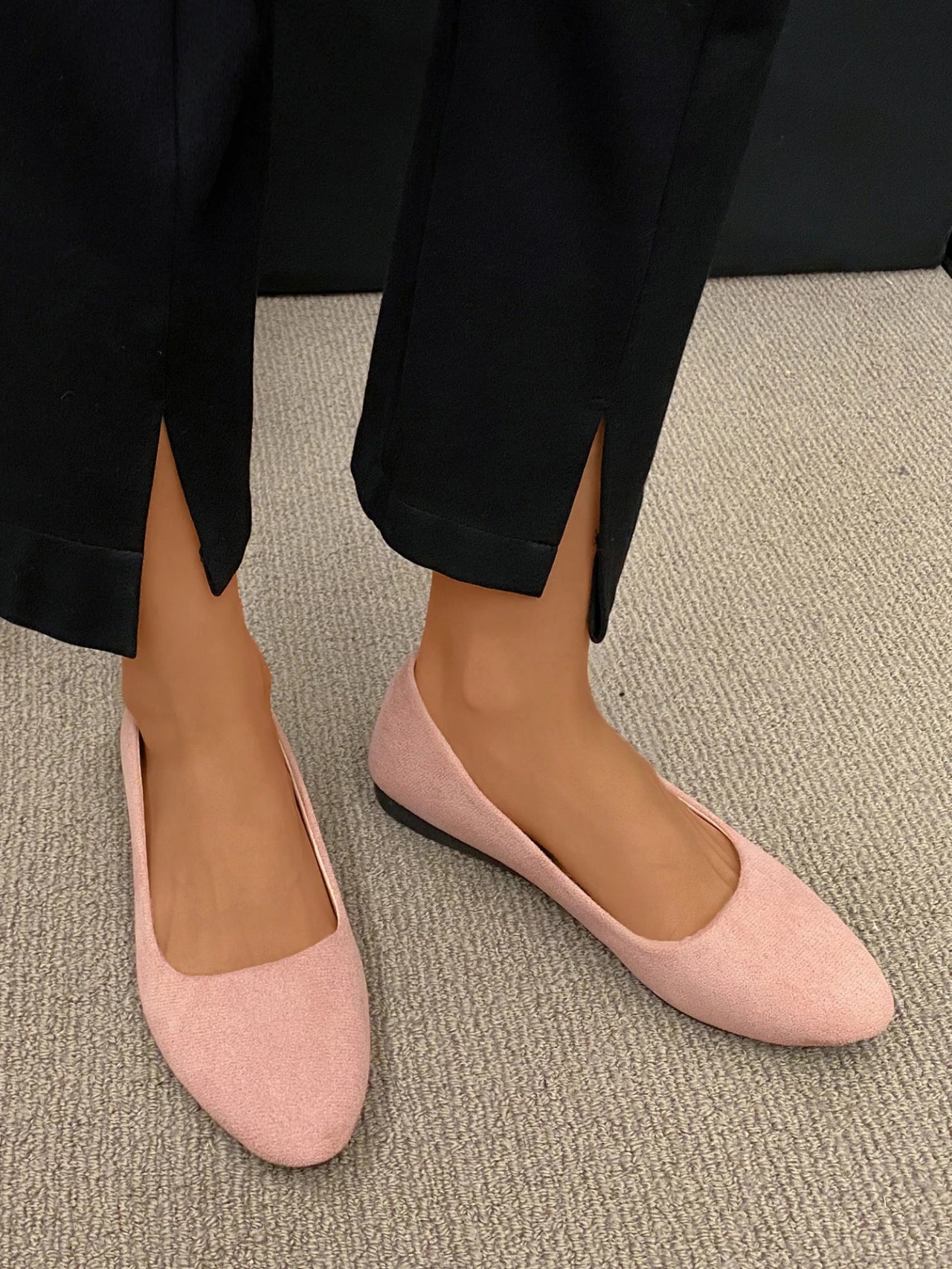 Women's flat suede shoes. -