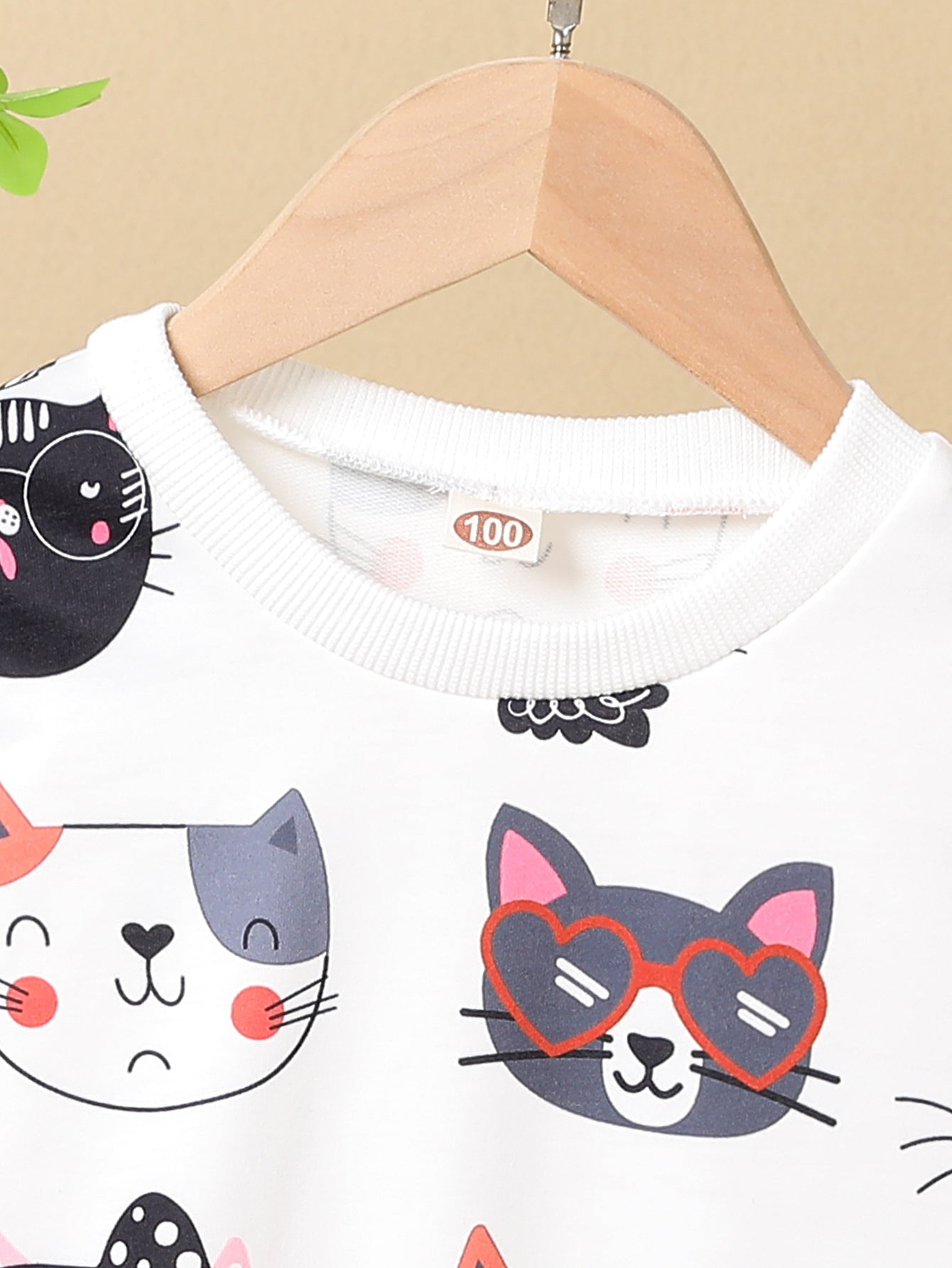 HWMFSNHFZ Girls' Lightweight Long Sleeve Cartoon Cat Print Sweatshirt - Soft Pink Crew Neck Casual Pullover for Spring & Fall, All-Season Comfort, Cute Sweaters -