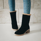 Step into cozy luxury with these warm faux fur-lined women's boots! -