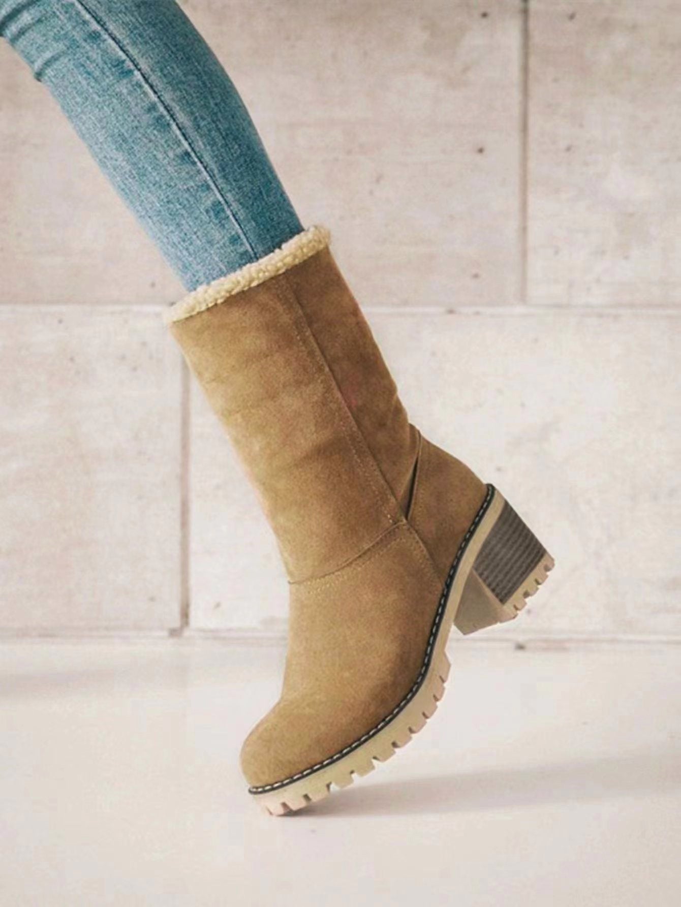 Step into cozy luxury with these warm faux fur-lined women's boots! -