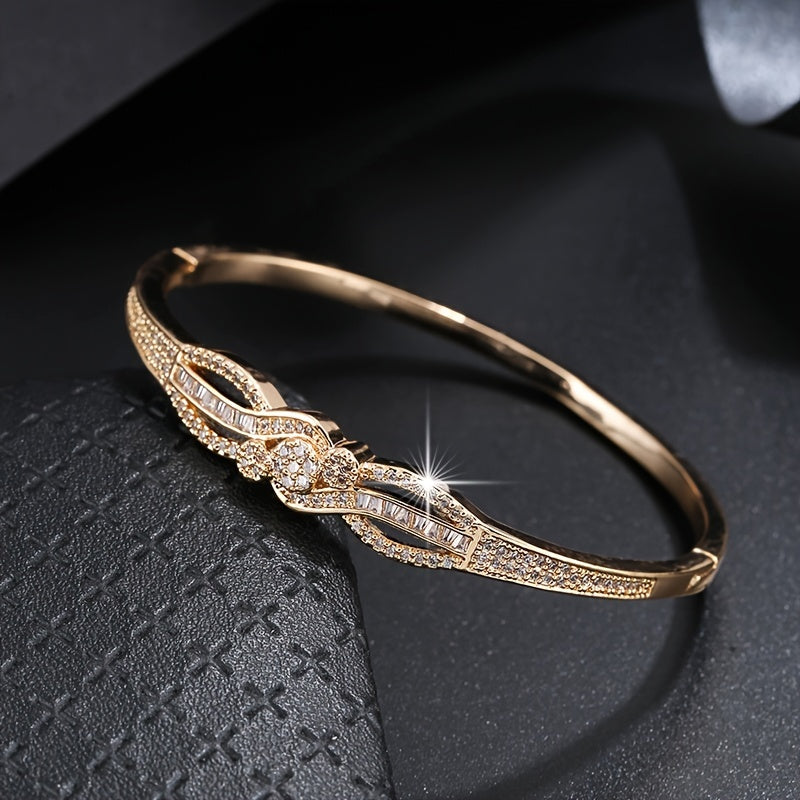 Women's Elegant Golden-Tone Bracelet - Interlocking Loop Design with Sparkling Accent Stones, Everyday & Party Jewelry for Formal Casual Outfits - Year-Round Luxury Accessory, Synthetic Zirconia Stone Embellishments, Highend -
