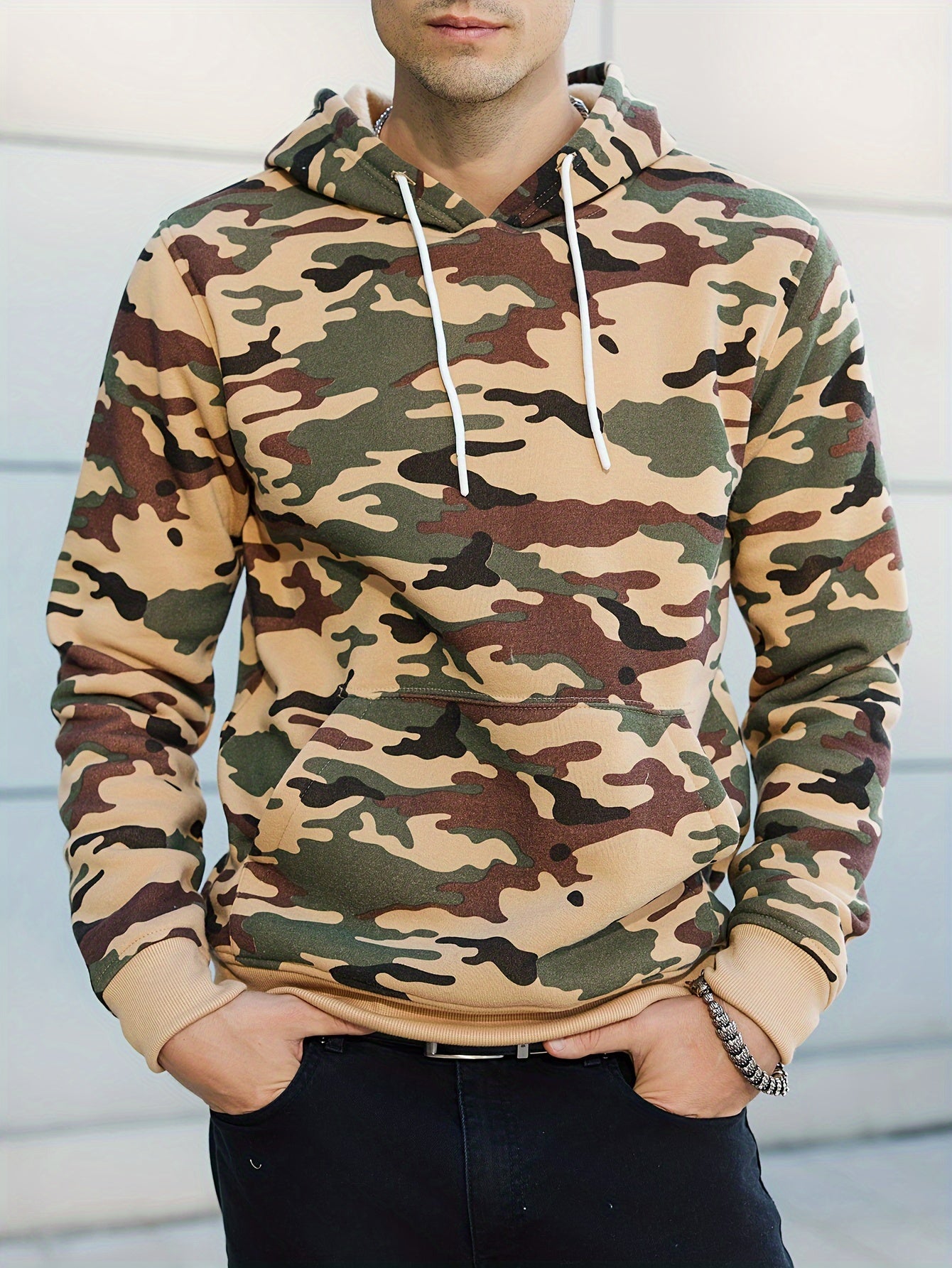 Stay cozy and cool in this hooded men's camouflage loose pullover fleece! -