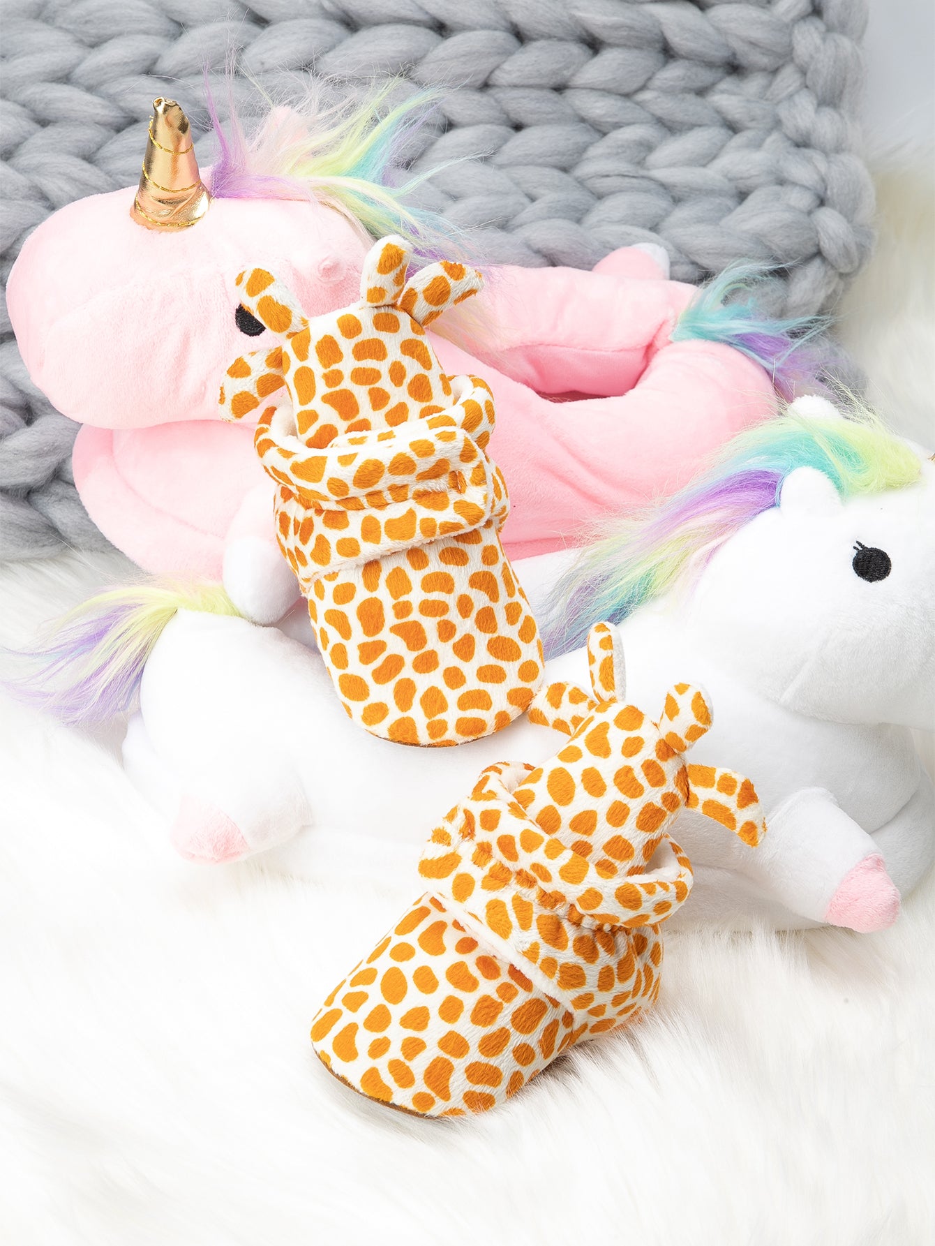 Keep tiny toes cozy with these newborn baby animal fleece socks-shoes—perfect for autumn and winter snuggles! -